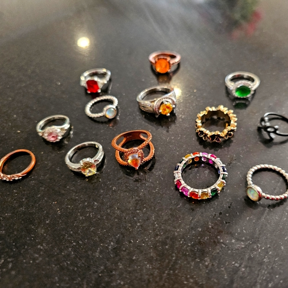 Assorted costume jewelry ring lot size 5